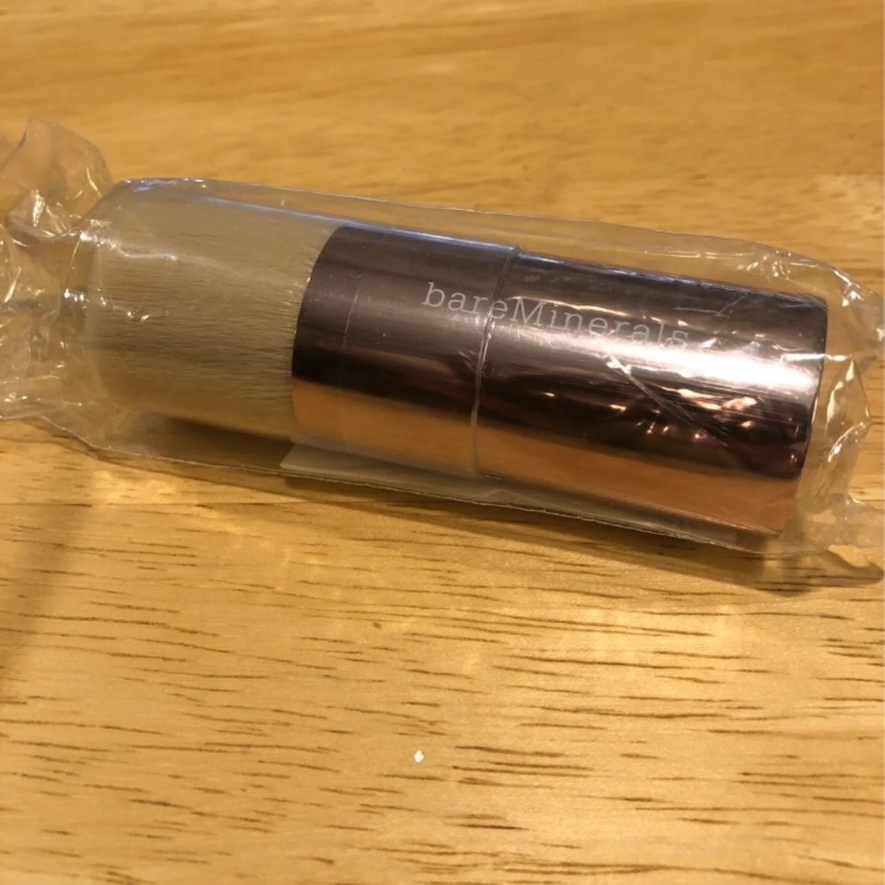 NWT Bareminerals beautiful finish brush